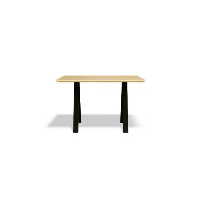 שולחן עץ במבצע, בגוון טבעי, רגליים שחורות